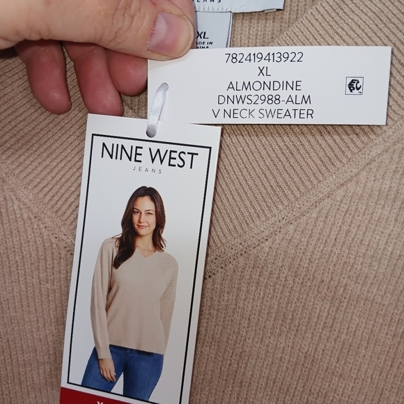 NWT NINE WEST V NECK SWEATER WOMENS XL TAN - Picture 3 of 7
